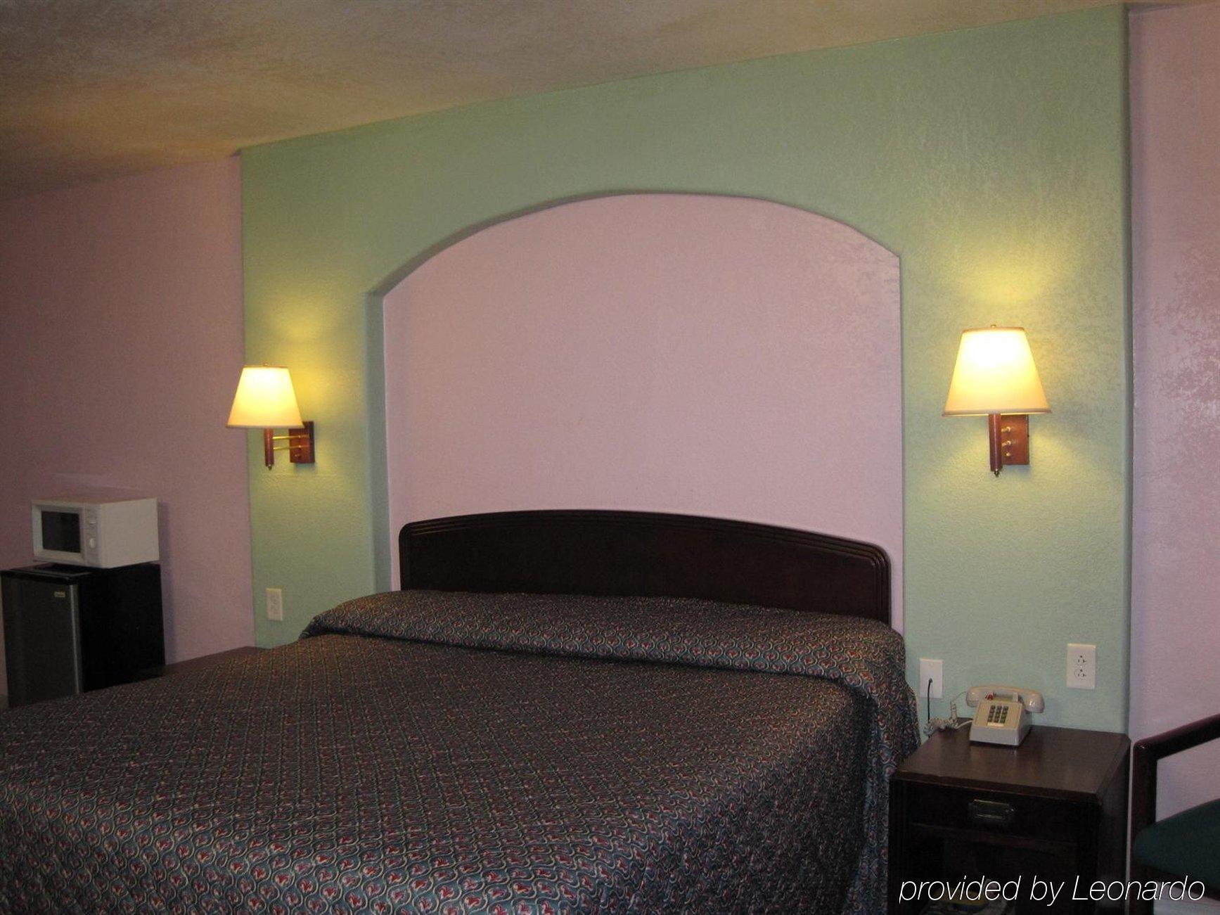 Pinn Road Inn And Suites Lackland Afb And Seaworld San Antonio Room photo