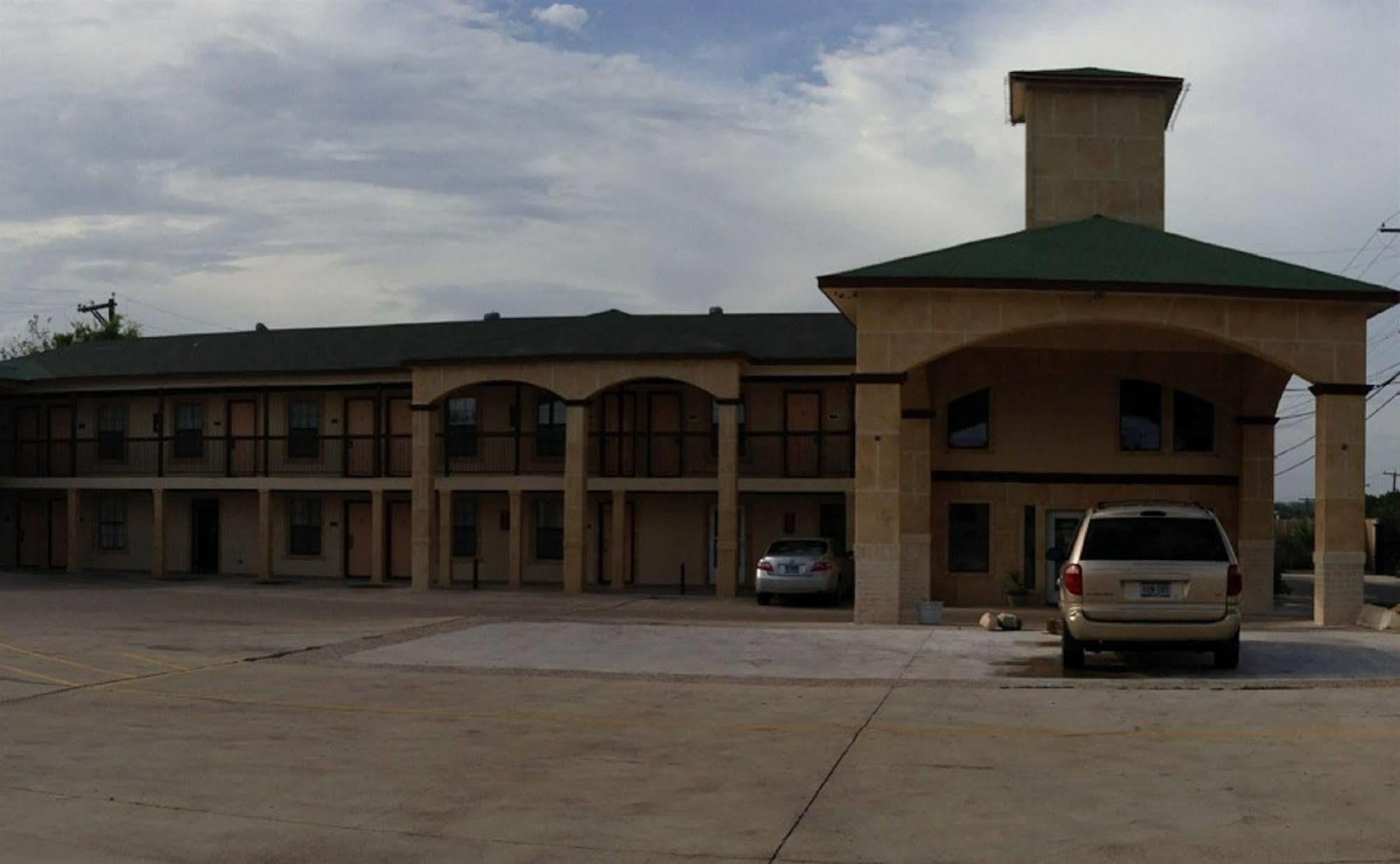 Pinn Road Inn And Suites Lackland Afb And Seaworld San Antonio Exterior photo