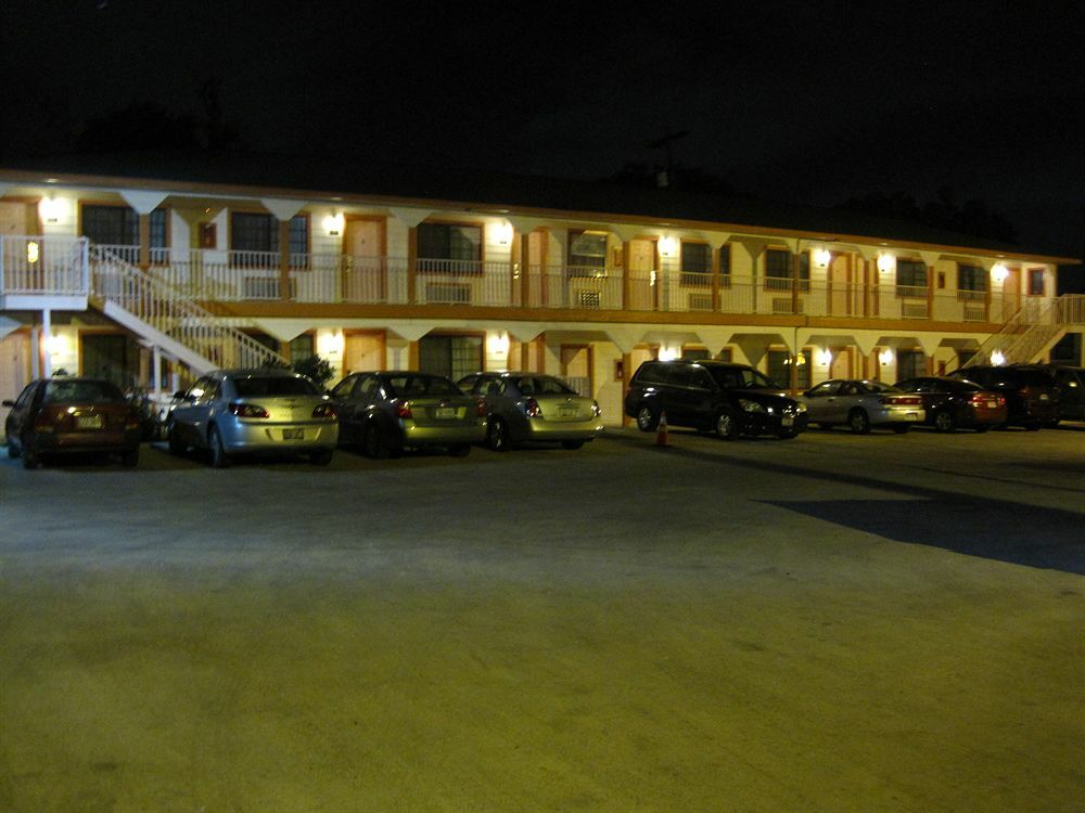 Pinn Road Inn And Suites Lackland Afb And Seaworld San Antonio Exterior photo